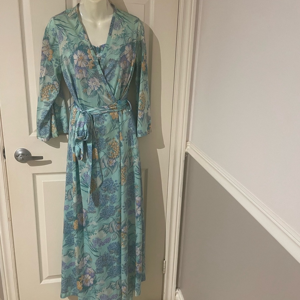 ⬇️PD⬇️Vtg maxi Floral Print Robe /Nightgown coordinated set 🇨🇦- Blue and Green